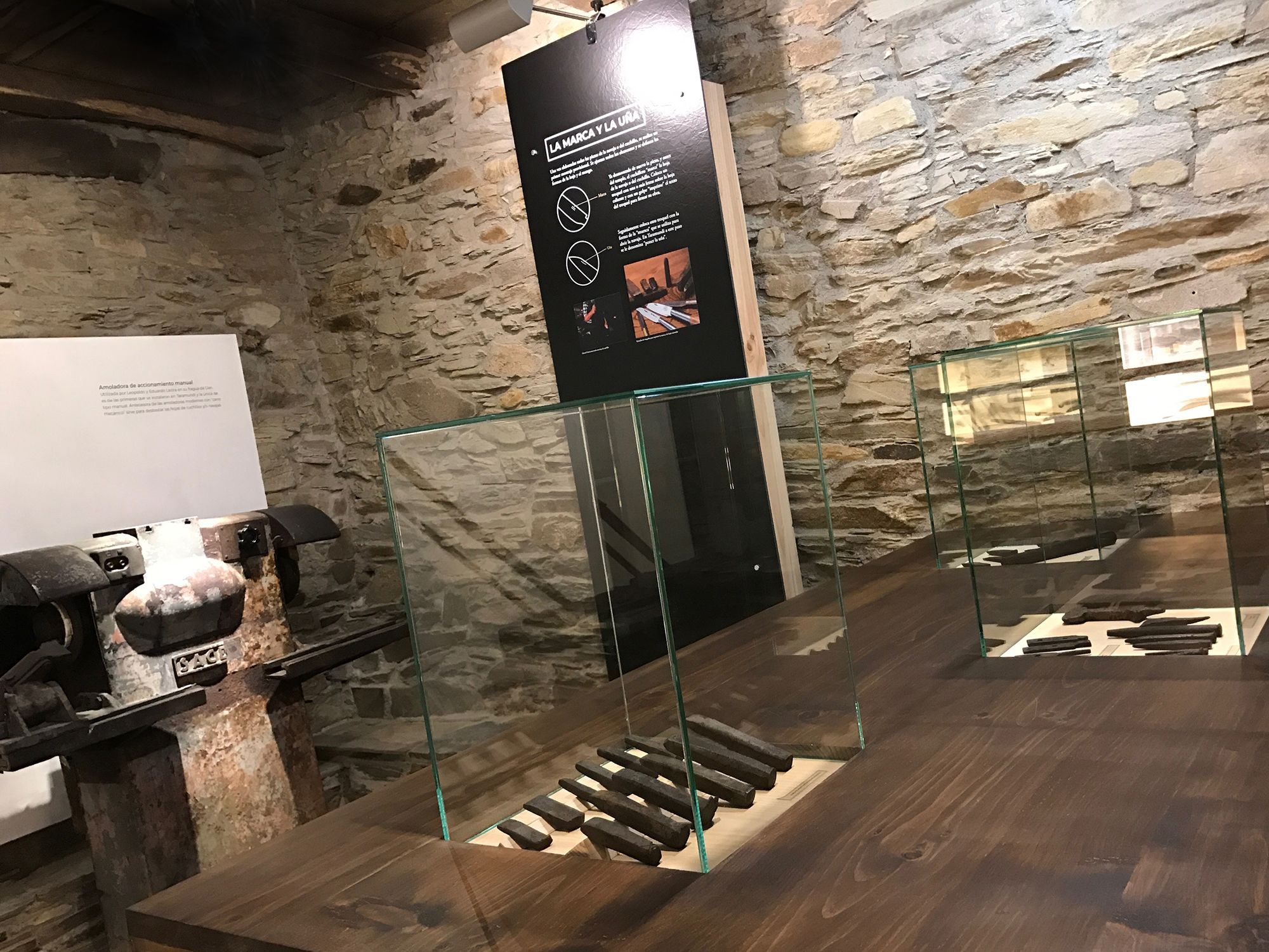 Interior del Museo de la Cuchillería de Taramundi