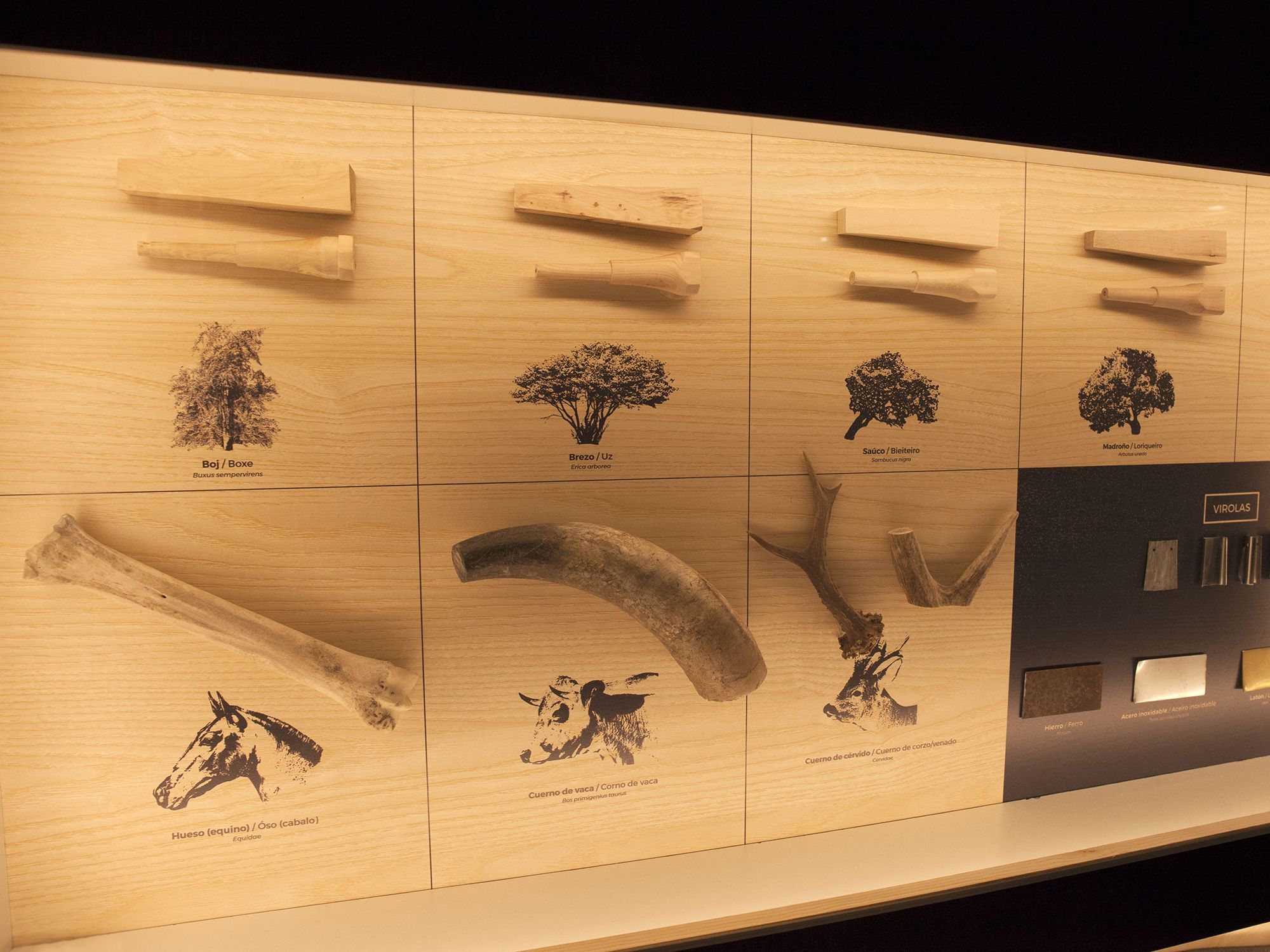Paneles explicativos en el interior del Museo de la Cuchillería de Taramundi