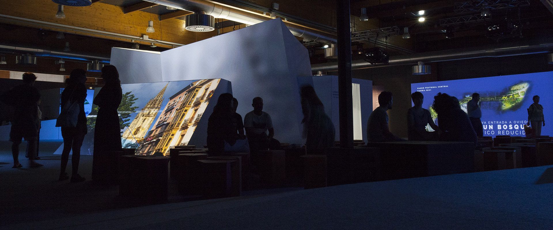 Interior del pabellón de Oviedo en FIDMA 2018 "Oviedo cruce de caminos"