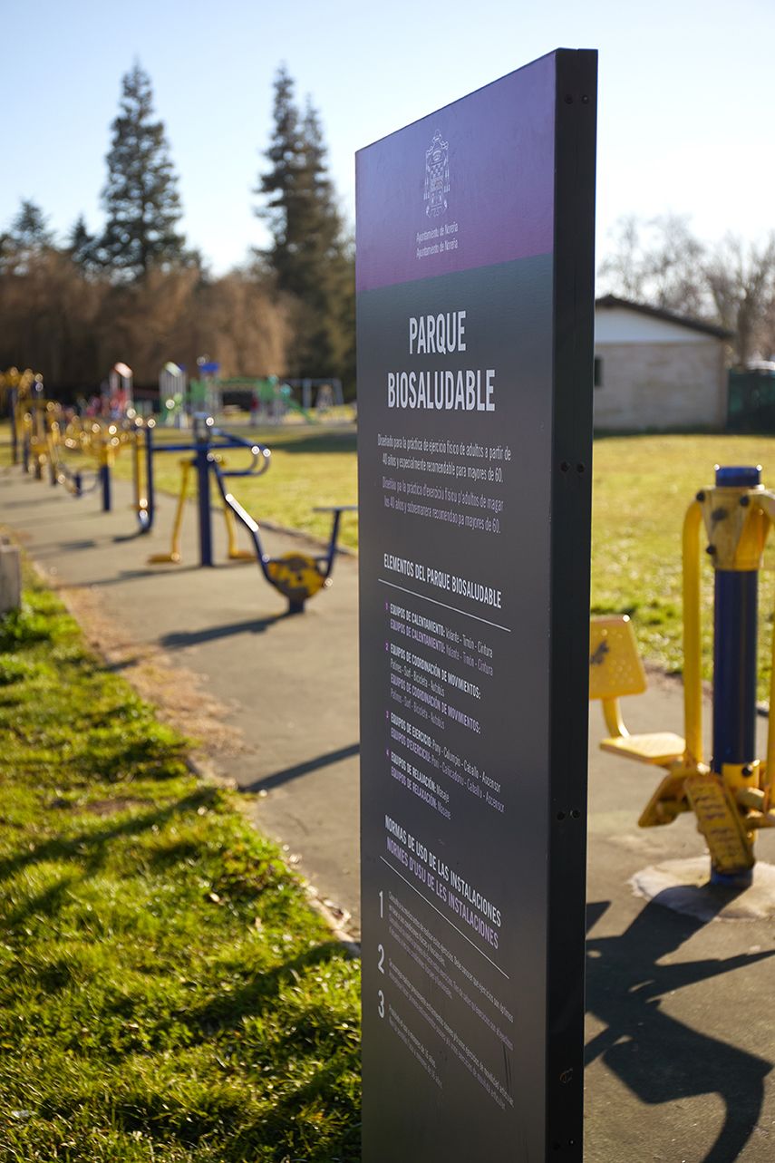 Señal Ayuntamiento de Noreña para el parque biosaludable de ancianos