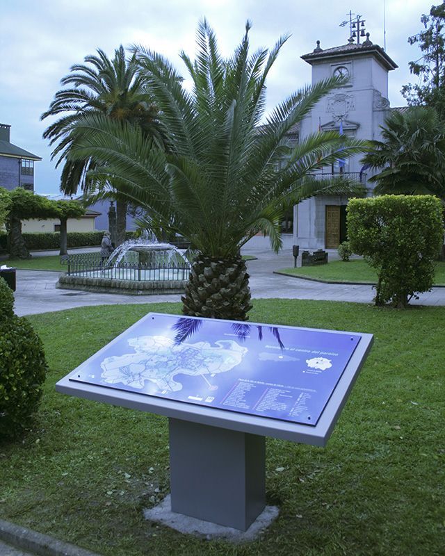 Señal Ayuntamiento de Noreña en la plaza del Ayuntamiento