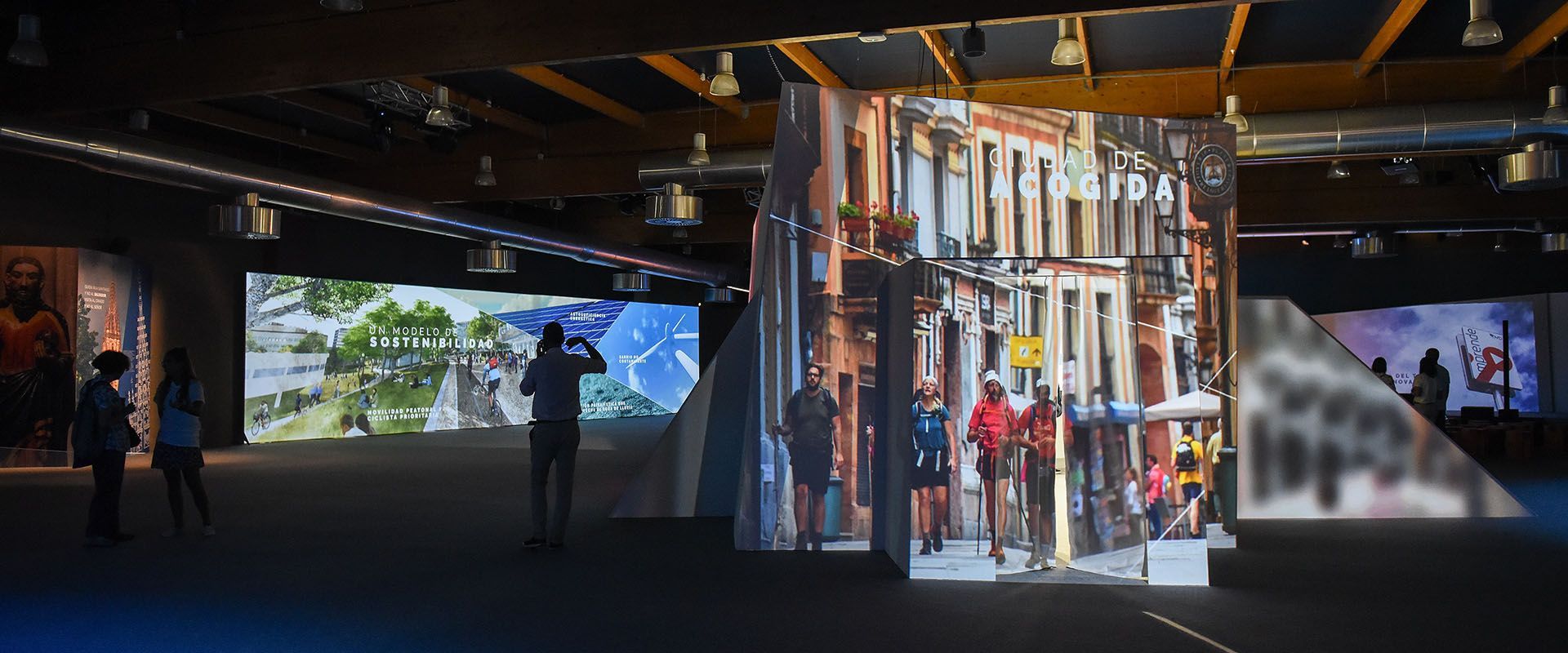 Interior del Pabellón de Oviedo en FIDMA 2018 "Oviedo cruce de caminos"